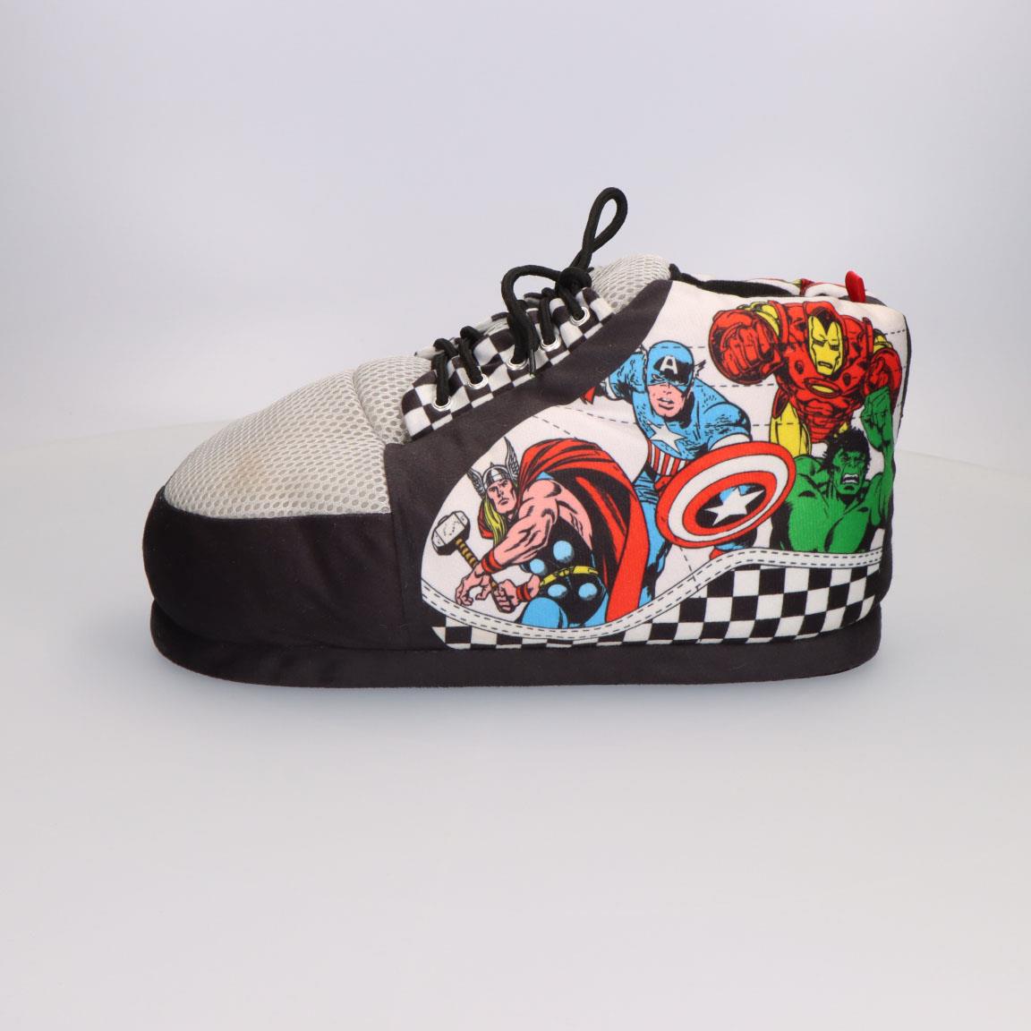 Zapatilla de andar por Casa Marvel